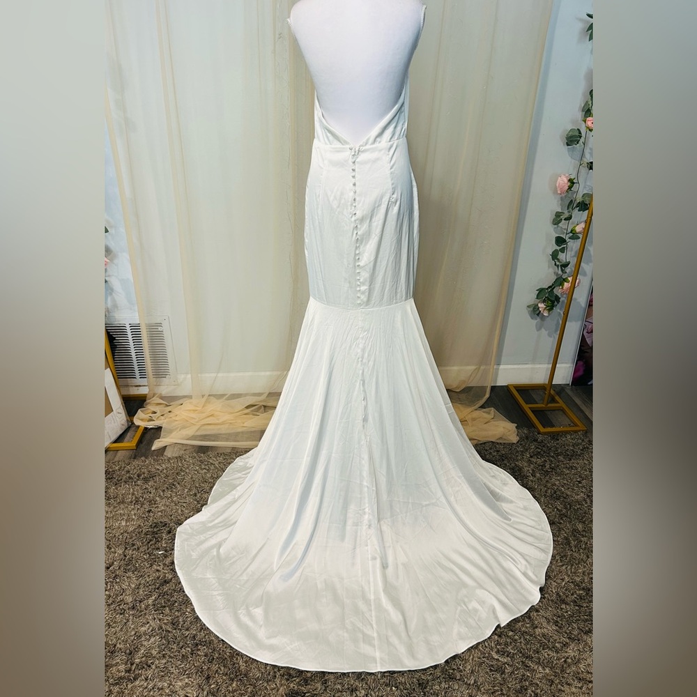 Lulus White Satin Halter Open Back Mermaid Wedding Dress M - Picture 4 of 4